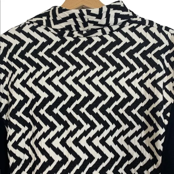 - NWT Chico’s Black White Jacket Moto Vertical Chevron Zig Zag Asymmetrical Zip