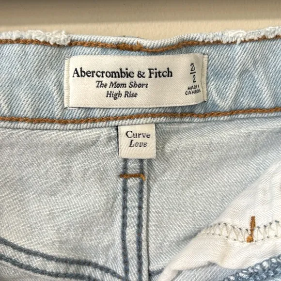 Abercrombie &amp; Fitch The Mom Short High Rise Curve Love Light Wash Denim Shorts