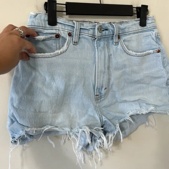Abercrombie &amp; Fitch The Mom Short High Rise Curve Love Light Wash Denim Shorts