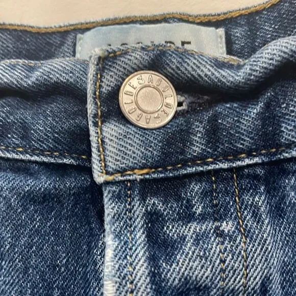AGOLDE denim shorts. Size 26
