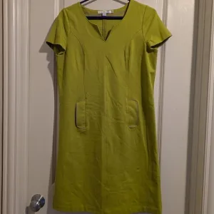 Boden Chartreuse Ponte Knit Shift Dress with pockets! 6A