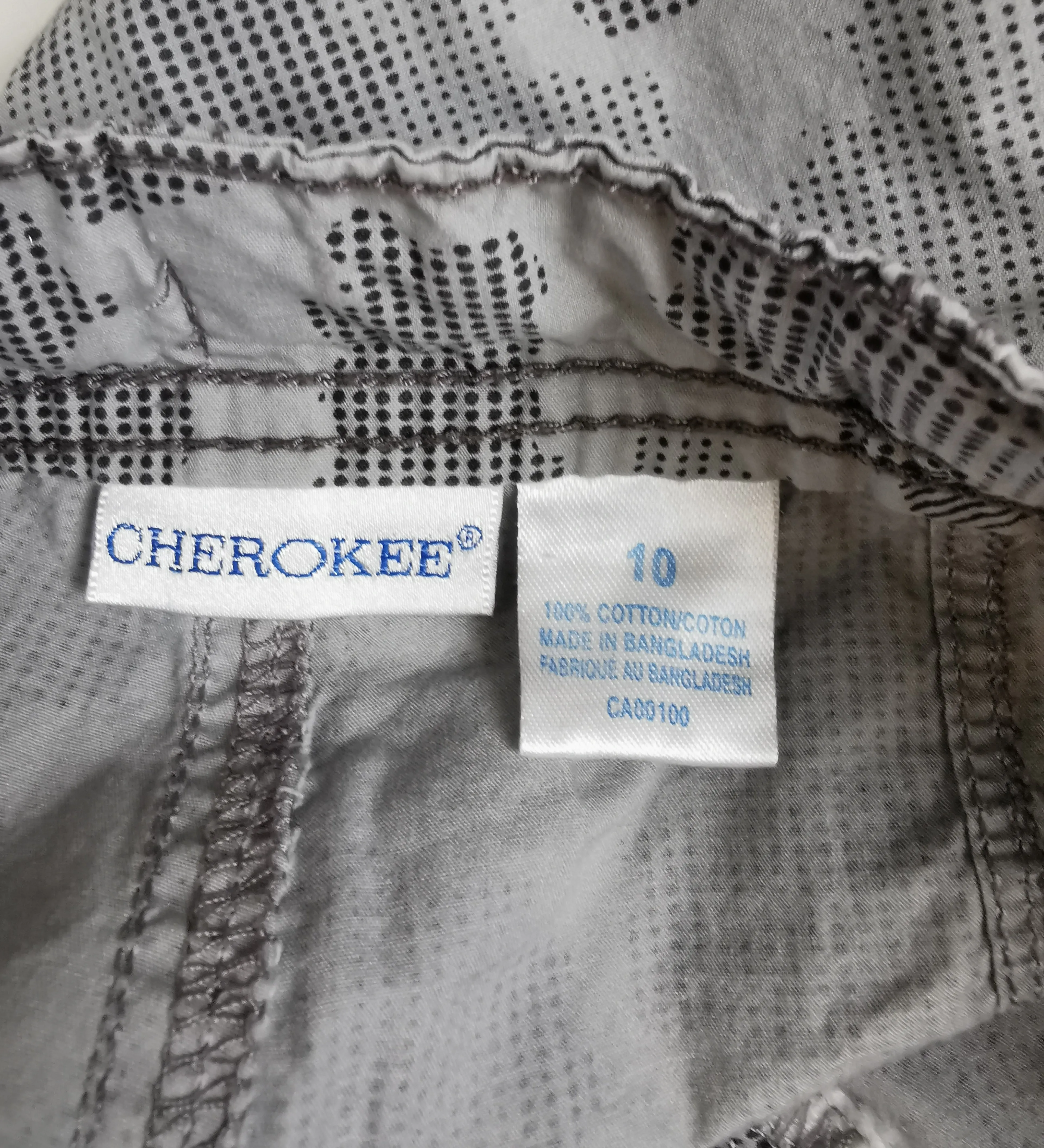 BOY SIZE 10 YEARS - CHEROKEE, Long Cargo Shorts EUC B44