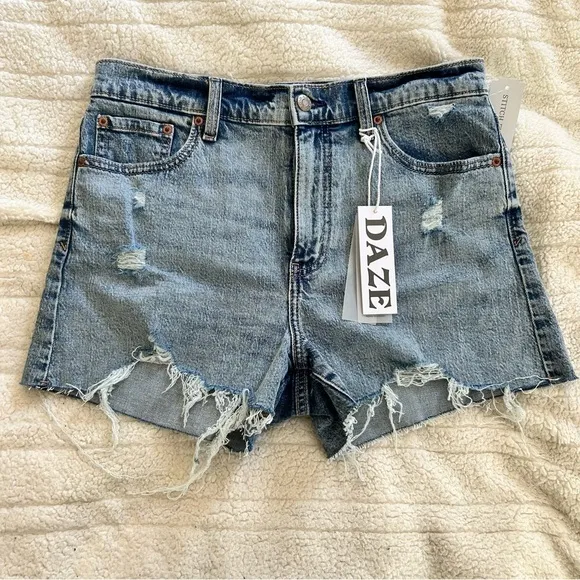 Daze Denim Jean Troublemaker Just Kissed Shorts size 28 Distressed High Rise