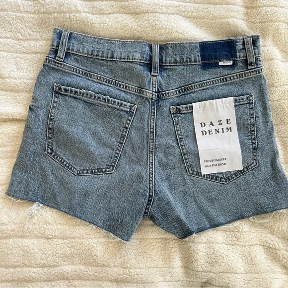 Daze Denim Jean Troublemaker Just Kissed Shorts size 28 Distressed High Rise