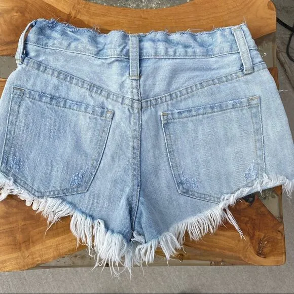 FREE PEOPLE Womens Cut Off Light Wash Crochet Denim Distressed Shorts Size 24