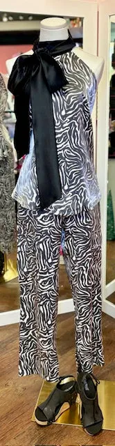 Isle Apparel Oscar black and white Top