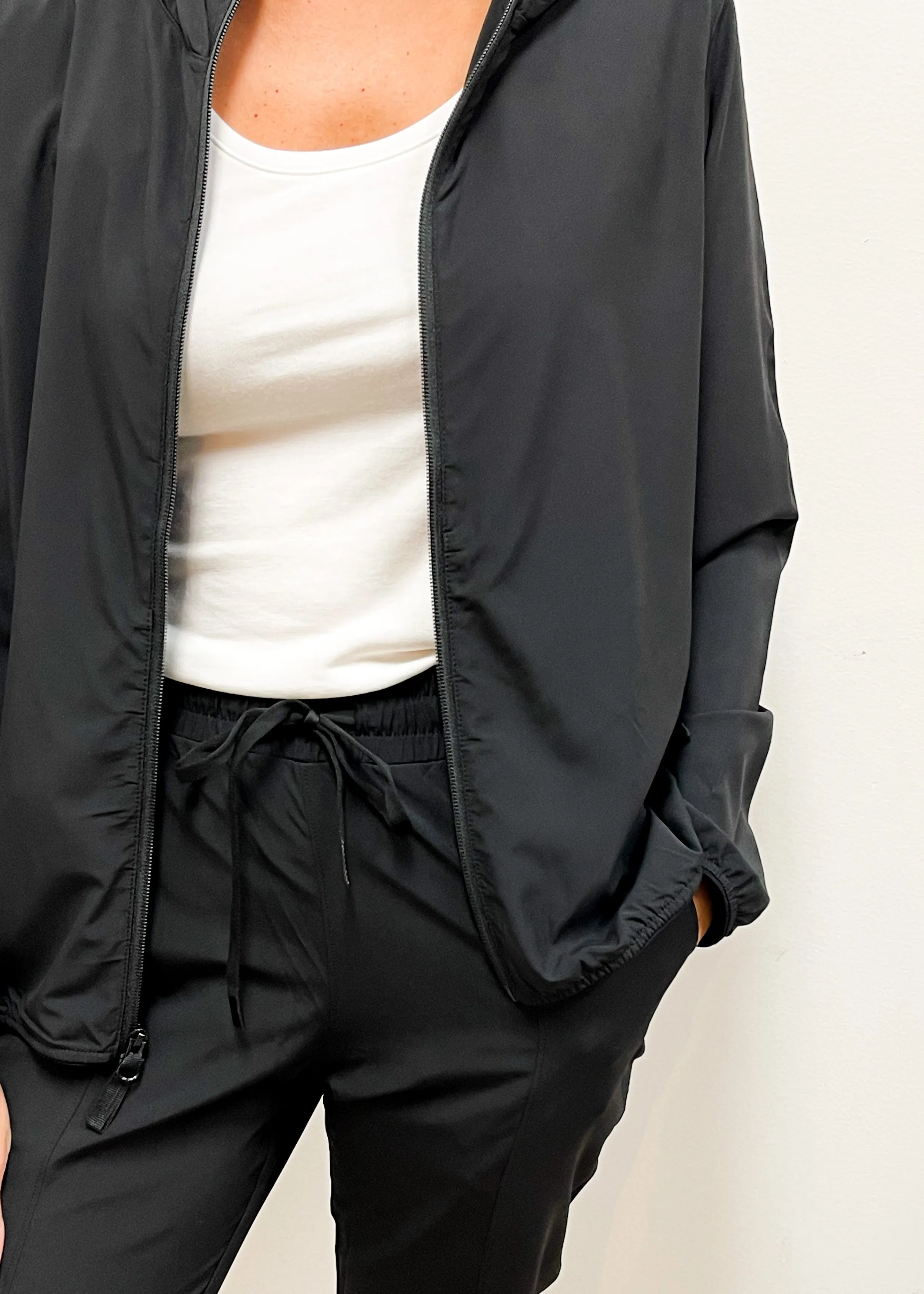 LBLOX Essential Run Jacket - Black
