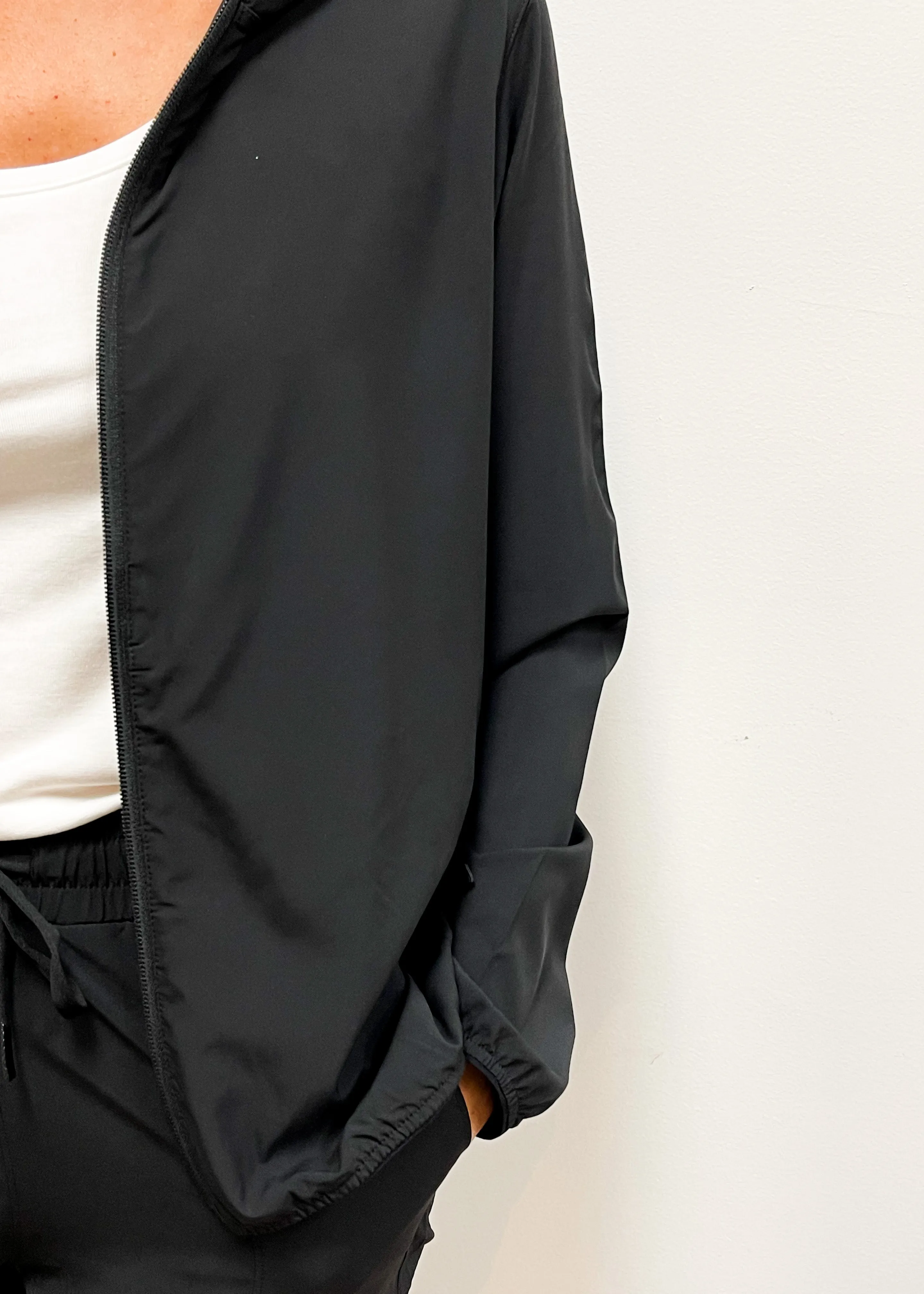 LBLOX Essential Run Jacket - Black