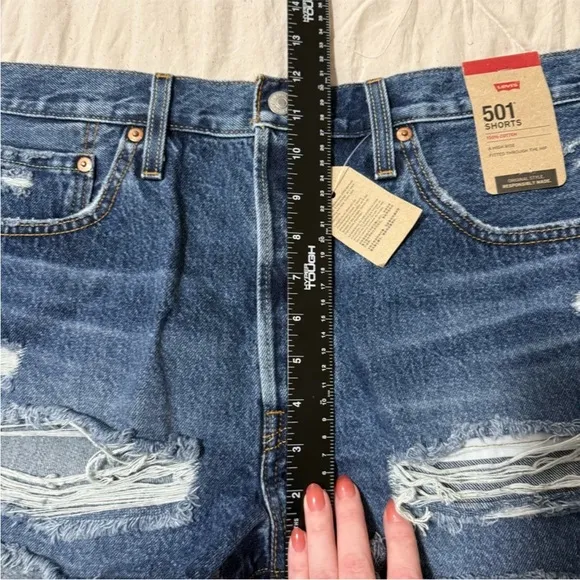 Levi’s 501 Distressed High Rise Denim Jean Short Cut Off Shorts Women’s Size 32