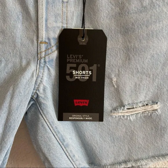 Levi’s Mid Thigh light wash Denim Shorts