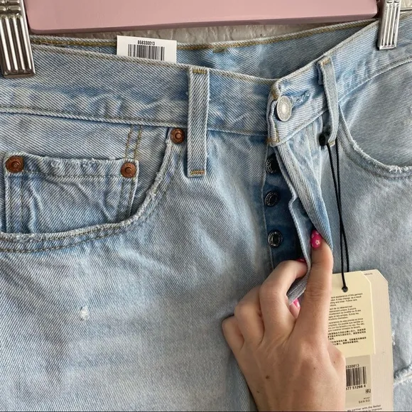 Levi’s Mid Thigh light wash Denim Shorts