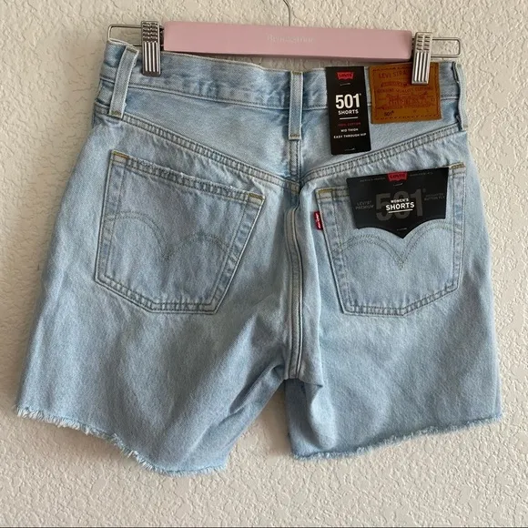 Levi’s Mid Thigh light wash Denim Shorts
