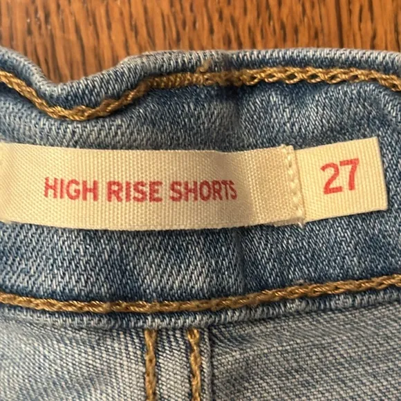 Levi’s Women's Blue High-Rise Denim Shorts Size 27