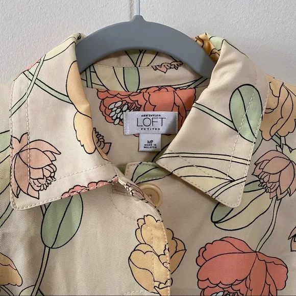 LOFT Ann Taylor Floral Lightweight Jacket Size Medium