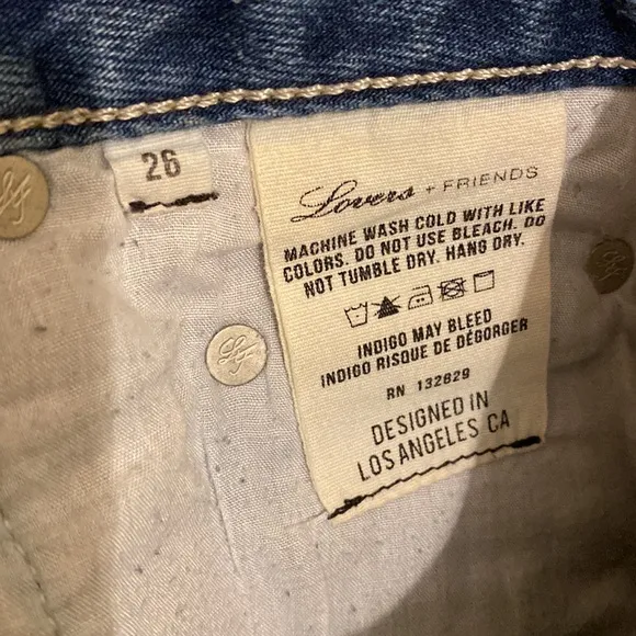 LOVERS   FRIENDS DENIM BLUE DISTRESSED DENIM SHORTS. Size 26