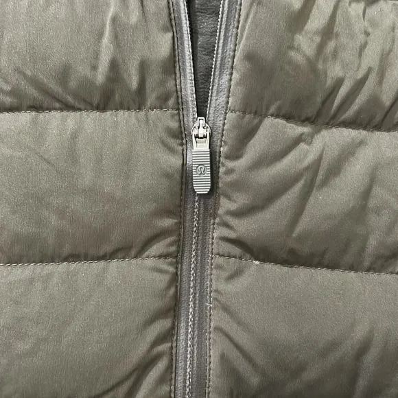 LULULEMON WOMEN ZIPPER HOODED JACKET OLIVE GREEN LIGHTWEIGHT SZ 2