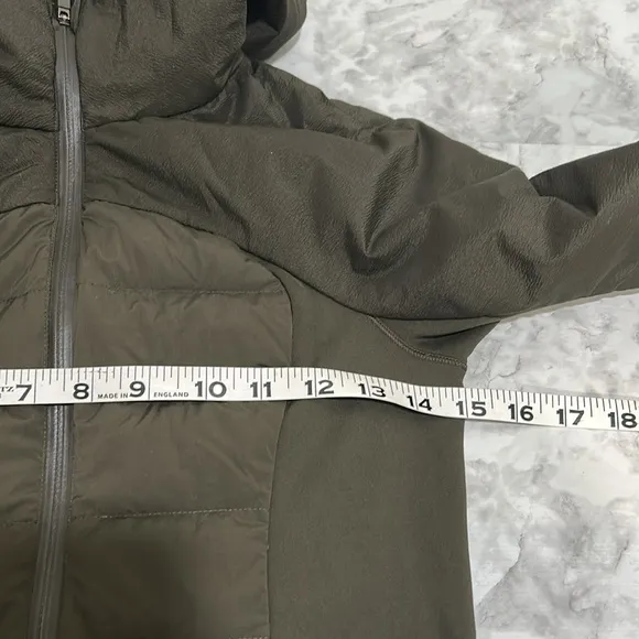 LULULEMON WOMEN ZIPPER HOODED JACKET OLIVE GREEN LIGHTWEIGHT SZ 2