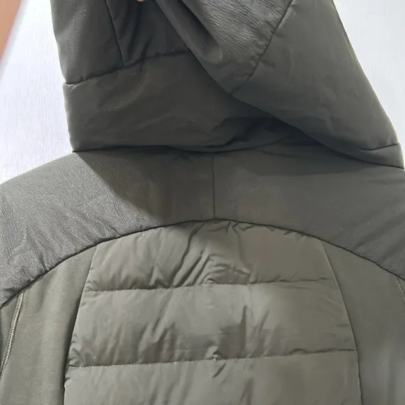 LULULEMON WOMEN ZIPPER HOODED JACKET OLIVE GREEN LIGHTWEIGHT SZ 2