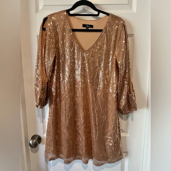 Lulu’s Moment to Shine Rose Gold Sequin Shift Dress‎ - EUC