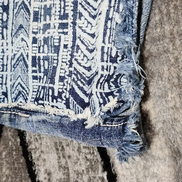 MISS ME EMBROIDERED AZTEC PRINT RHINESTONES RAW-EDGE SIGNATURE DENIM SHO…