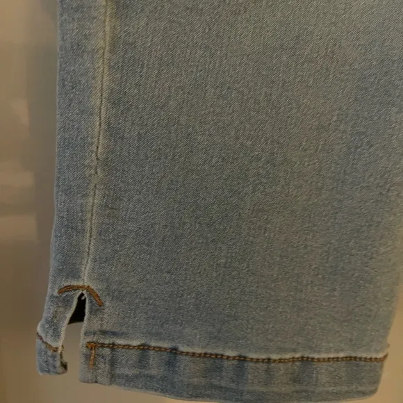 New Curve Appeal Denim Capri Shorts Women’s Size 16/33