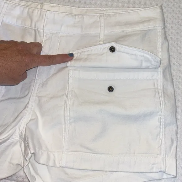 NEW! rag &amp; bone White Cargo Shorts Size 28
