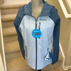 New Women’s Columbia water resistant hooded lightweight jacket.  Size L.