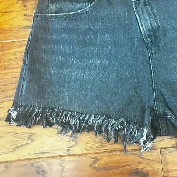 NWT Good American Good 90’s Black Washed Denim Jean Shorts Fringe Hem Sz 8 / 20