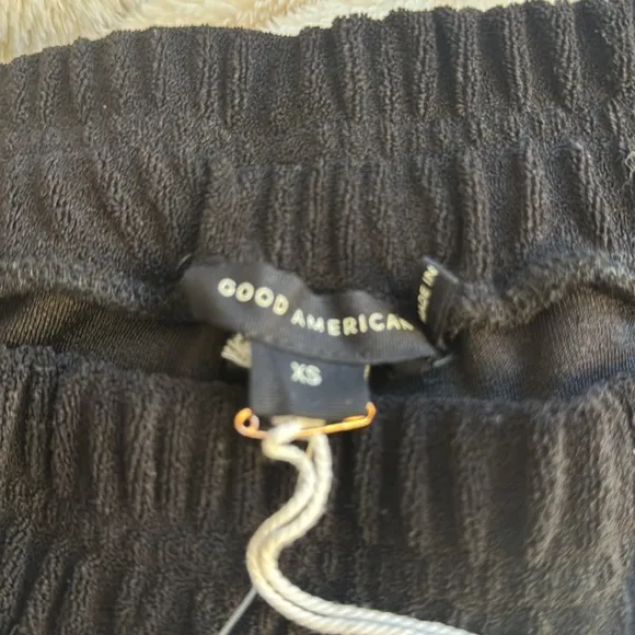 NWT! Good American Terry Cargo Shorts size xs
