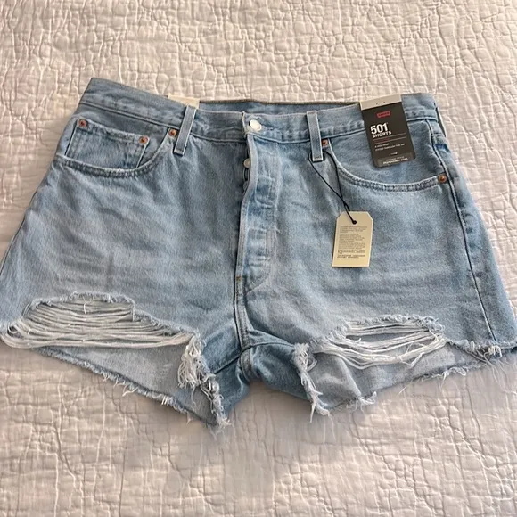 NWT Levi’s 501 100% Cotton Raw Hem Denim Shorts