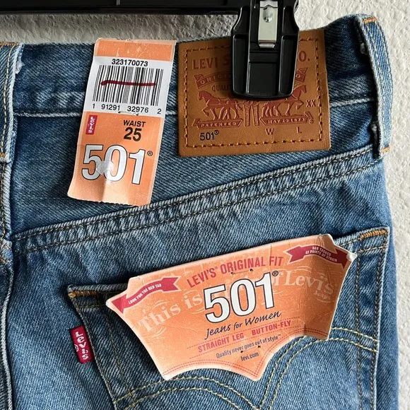 NWT Levi's Women's 501 Denim Jean Shorts Size 25 Style CW-4217