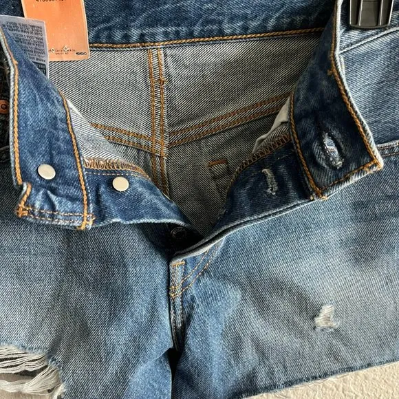 NWT Levi's Women's 501 Denim Jean Shorts Size 25 Style CW-4217