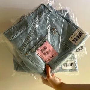 NWT Madewell The Plus Mid-Length Momjean Short in Essen Wash: Yoke Edition