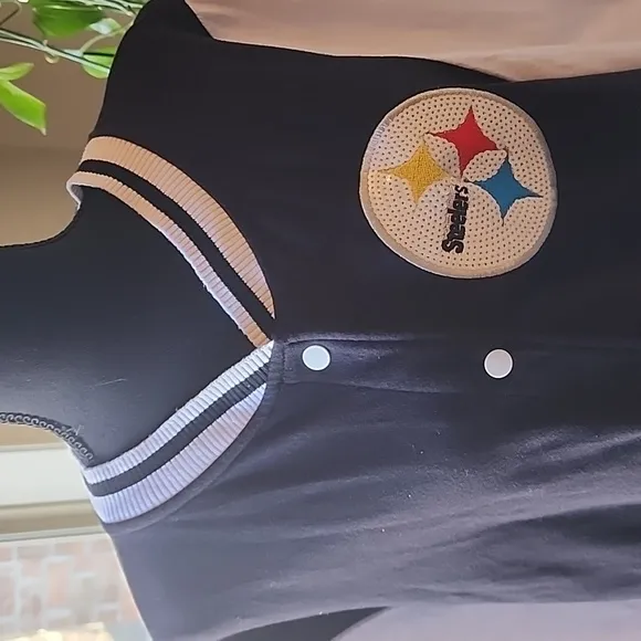 Pittsburgh Steelers Varsity Style Snap Up Front Blk/Wht Jacket