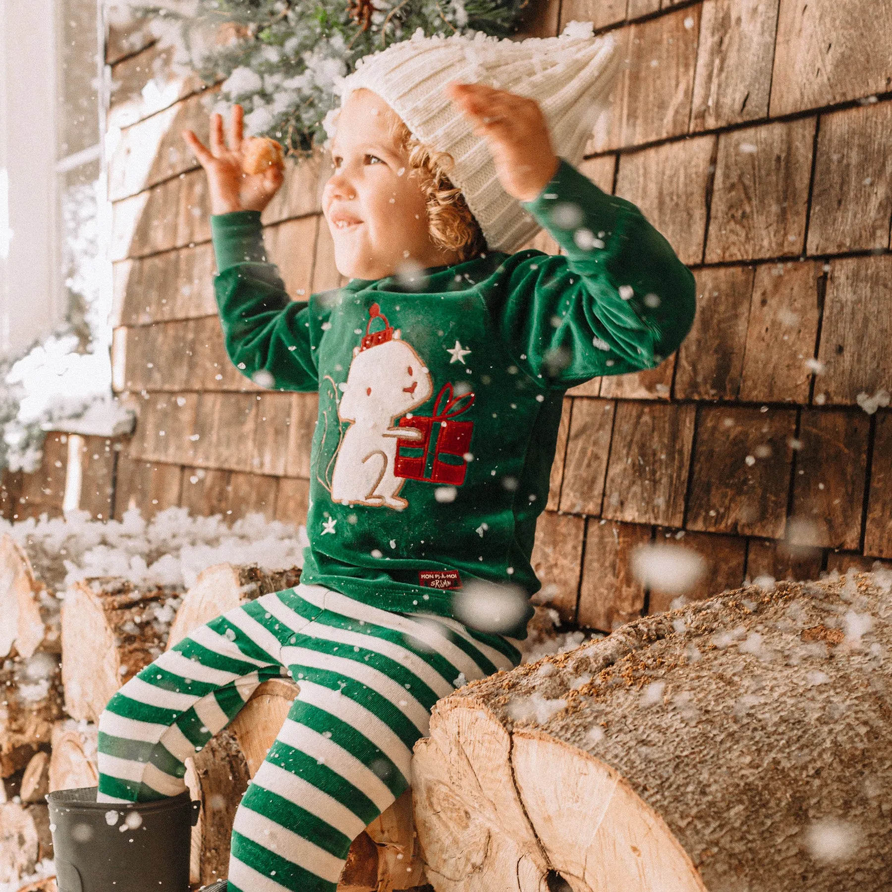 Pyjama vert des Fêtes deux-pièces en velours, bébé || Green two-pieces Holiday pajamas in velvet, baby