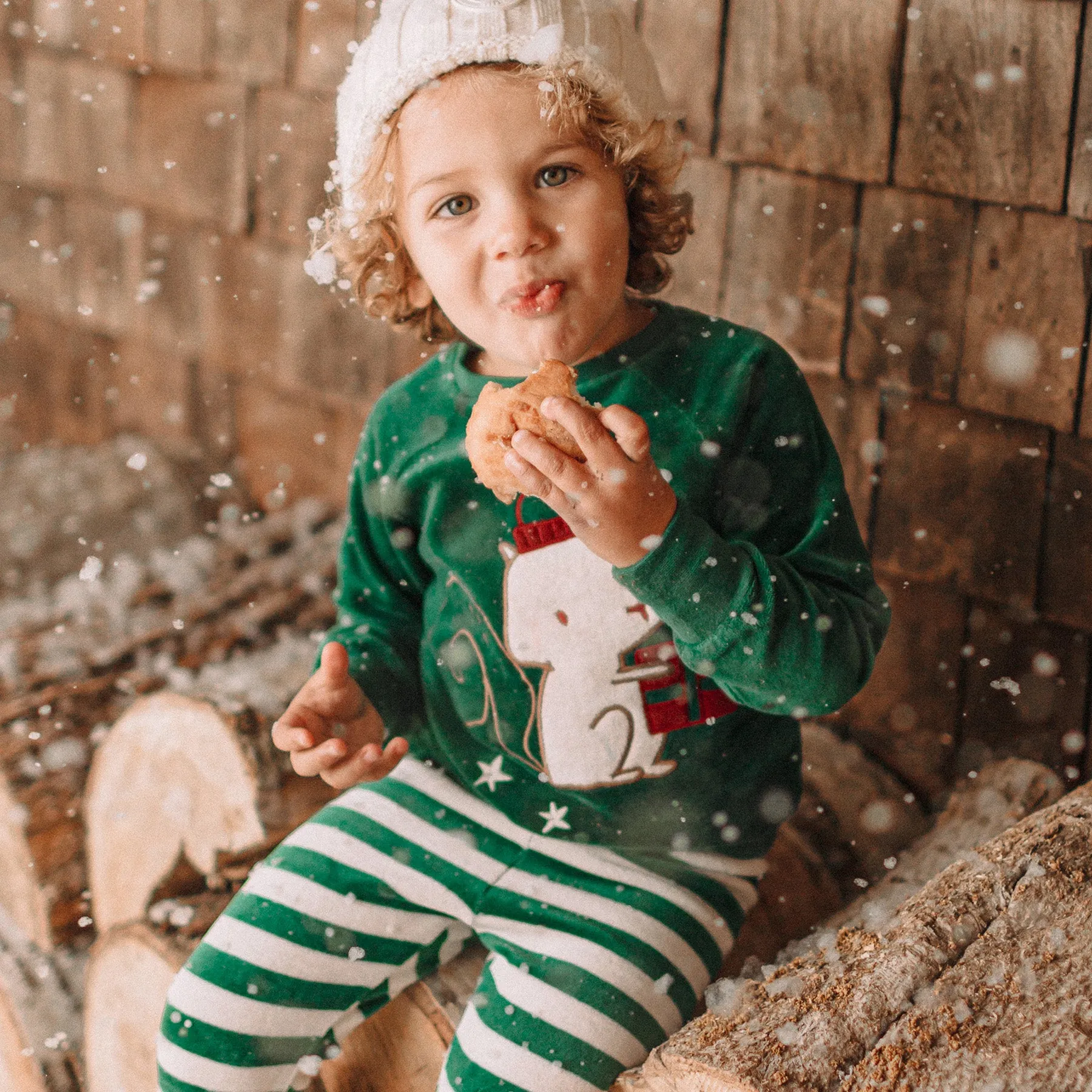 Pyjama vert des Fêtes deux-pièces en velours, bébé || Green two-pieces Holiday pajamas in velvet, baby