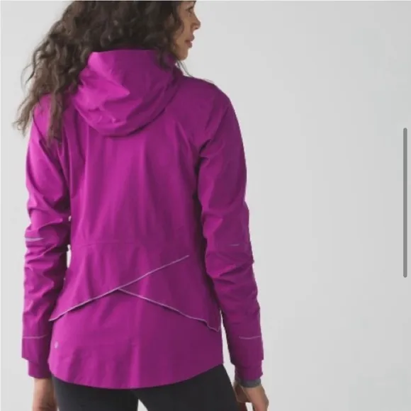 RARE Lululemon Regal Plum Runaway Lightweight Jacket Size 6