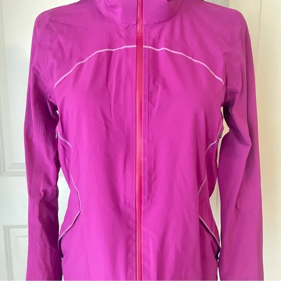 RARE Lululemon Regal Plum Runaway Lightweight Jacket Size 6
