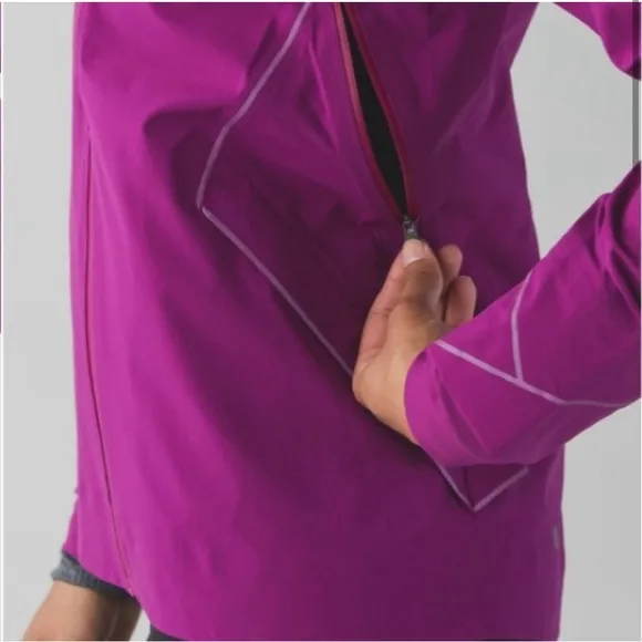 RARE Lululemon Regal Plum Runaway Lightweight Jacket Size 6