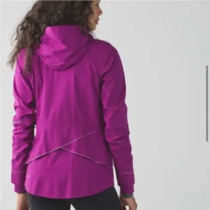RARE Lululemon Regal Plum Runaway Lightweight Jacket Size 6