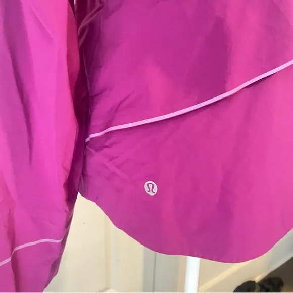 RARE Lululemon Regal Plum Runaway Lightweight Jacket Size 6