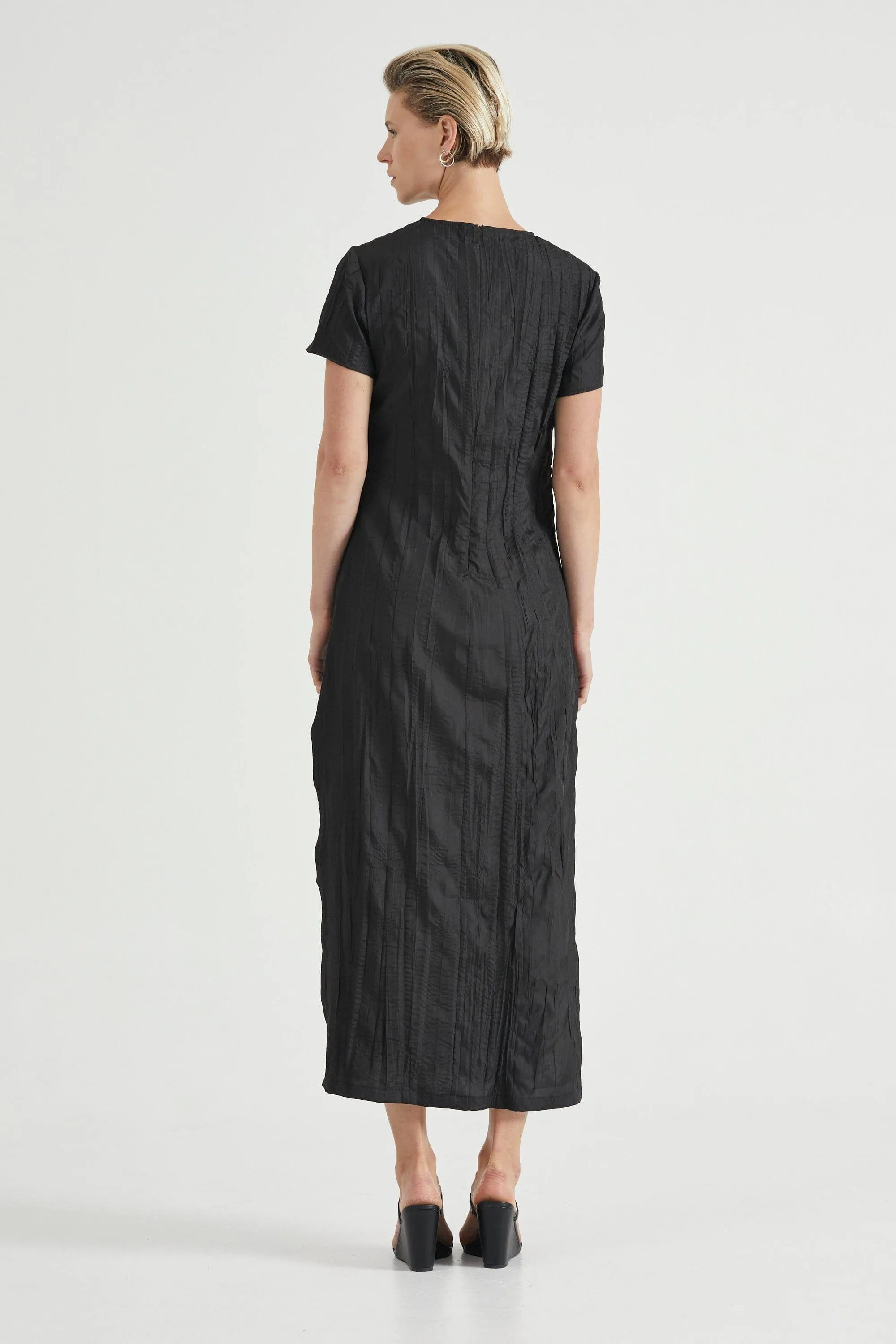 ROLLING WAVE MAXI TEE DRESS | BLACK