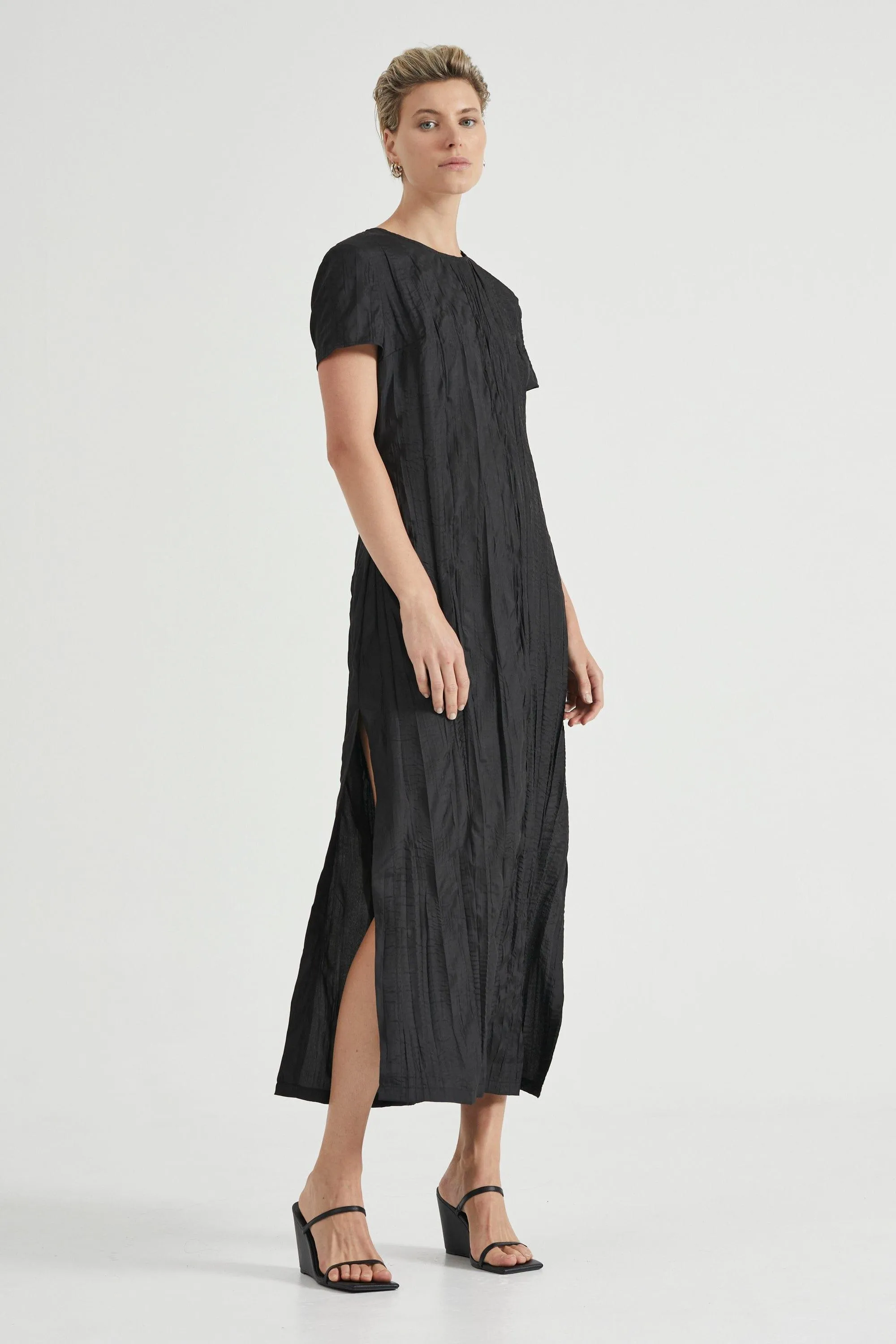 ROLLING WAVE MAXI TEE DRESS | BLACK