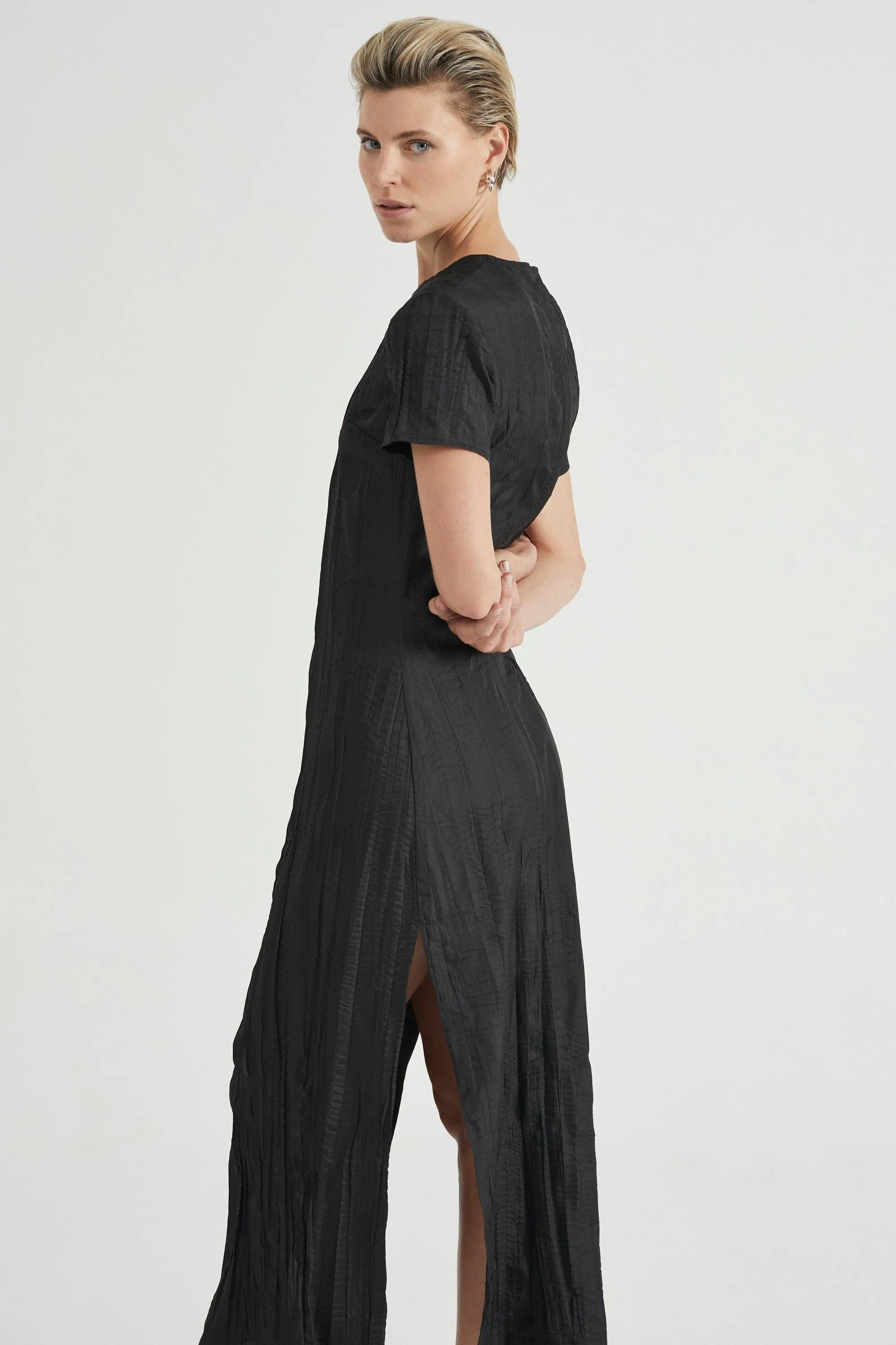 ROLLING WAVE MAXI TEE DRESS | BLACK