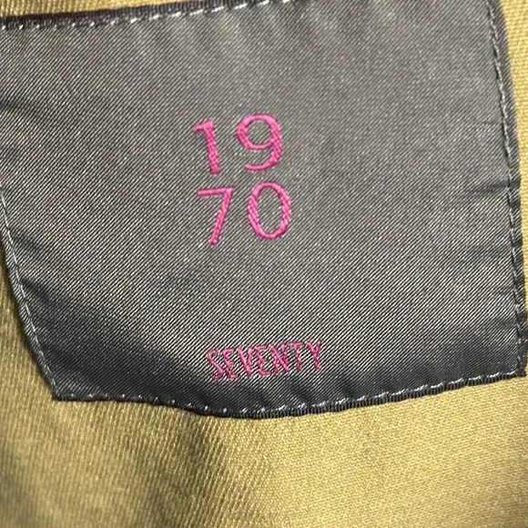 Seventy jacket women 19-70  100% cotton an Italian company tan medium Italian 44