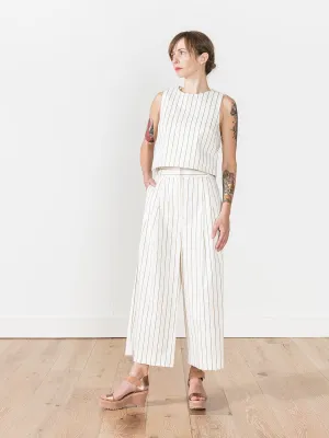 sleeveless top