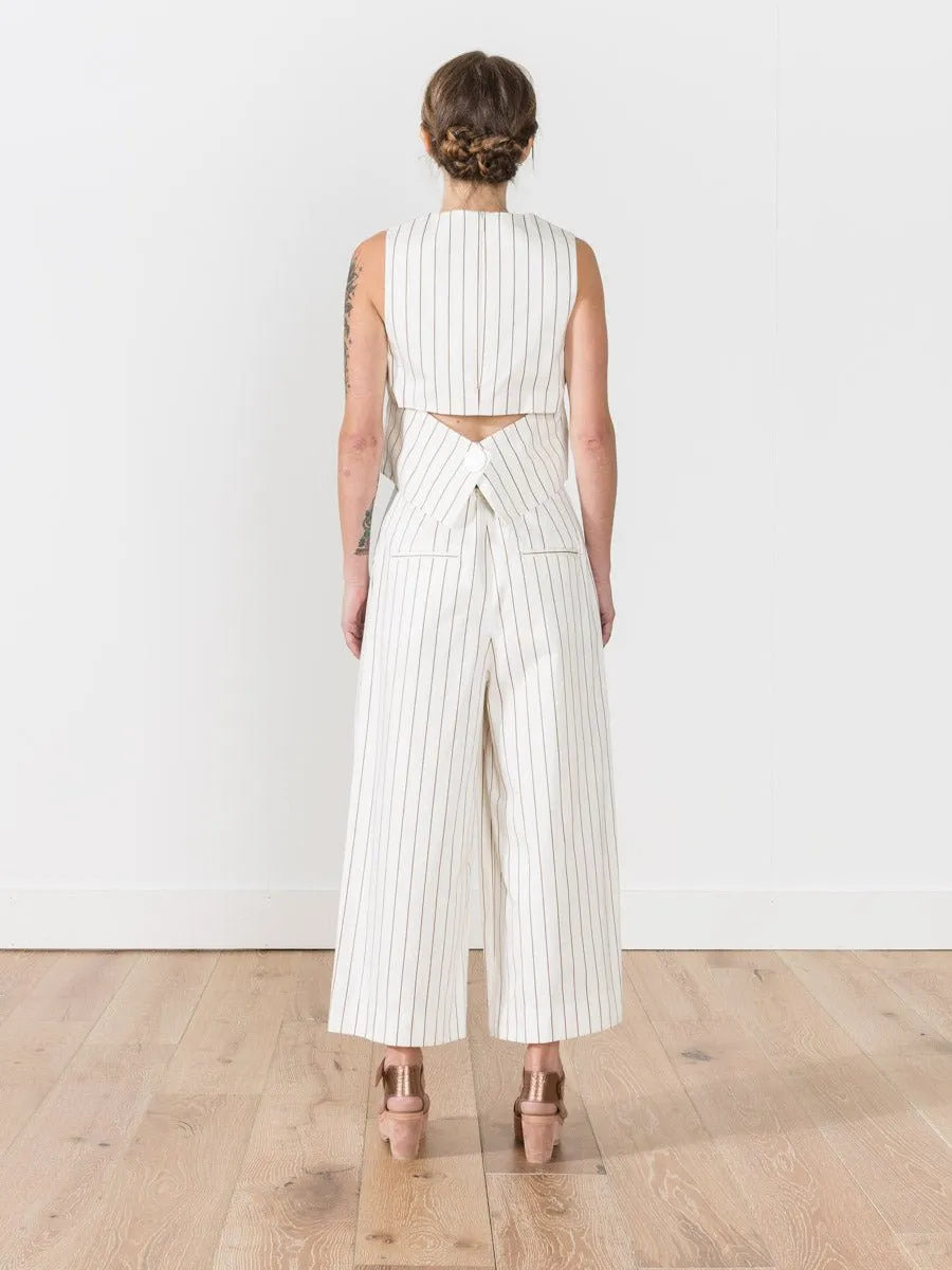 sleeveless top