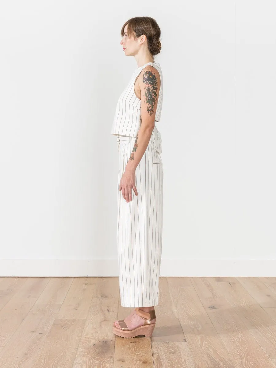 sleeveless top