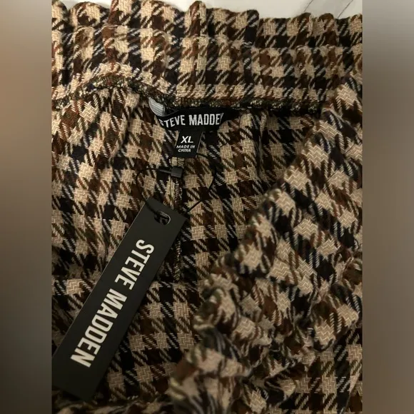 Steve Madden Gaelle Mixed Plaid Cargo Shorts in Brown Plaid NWT XL