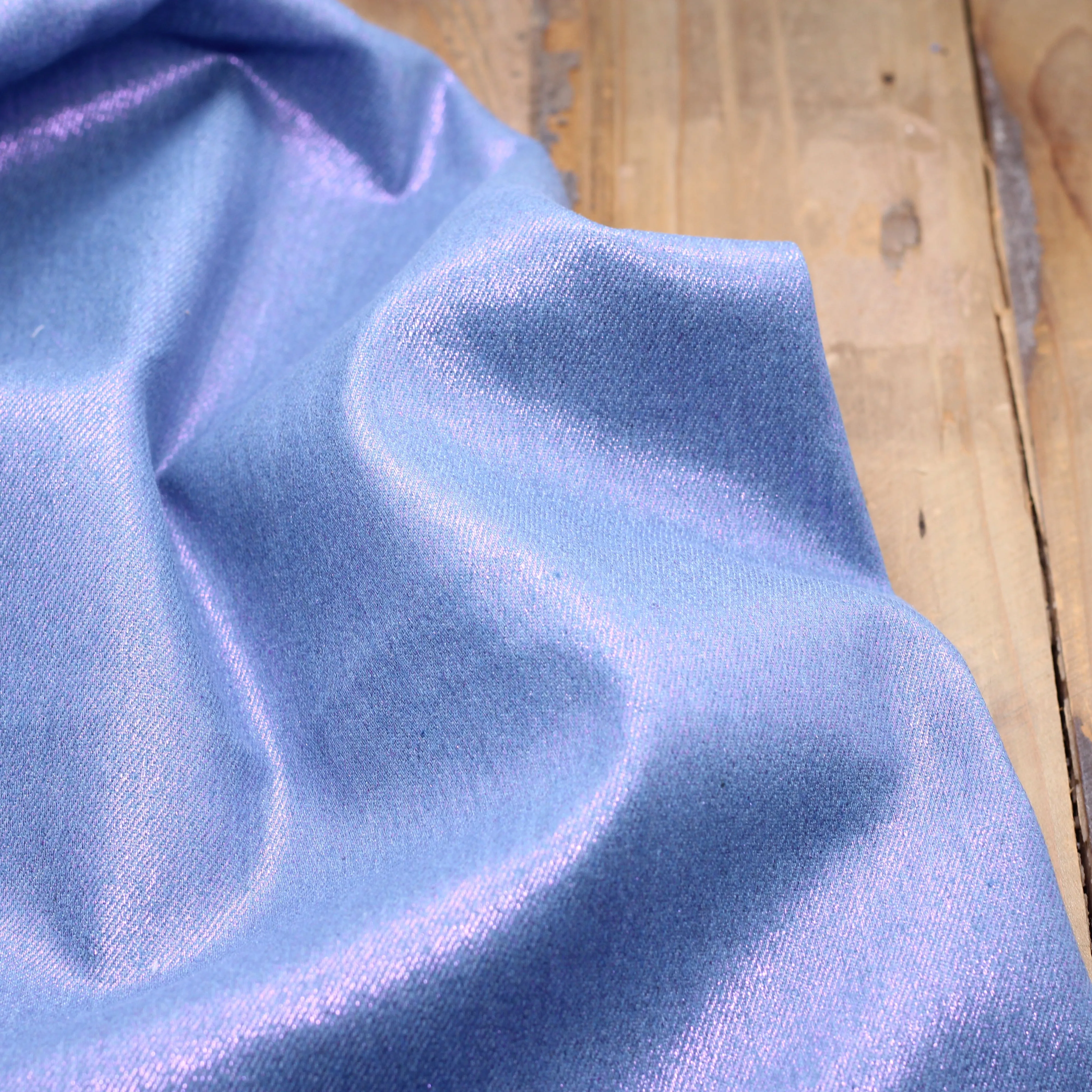 Tissu Jean Stretch- Bleu moyen irisé rose (Vendu x10cm)